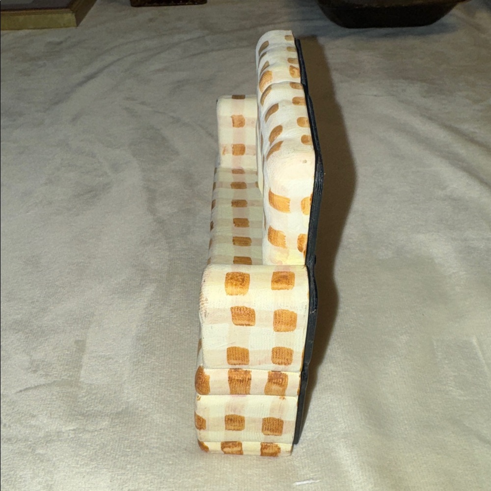 Vintage! Unique! White and Tan Checkered Mini Sofa Photo Frame - Picture 3 of 7